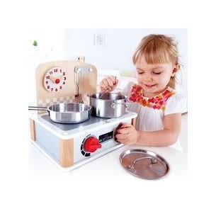 HAPE - CUCINA PORTATILE IN LEGNO - GIOCATTOLO DAI 3 ANNI 