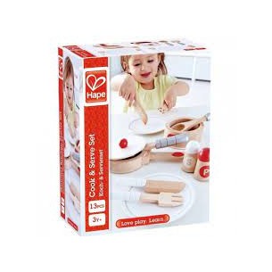 Stoviglie in legno giocattolo