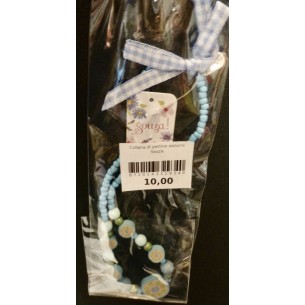 Collana di perline azzurre...